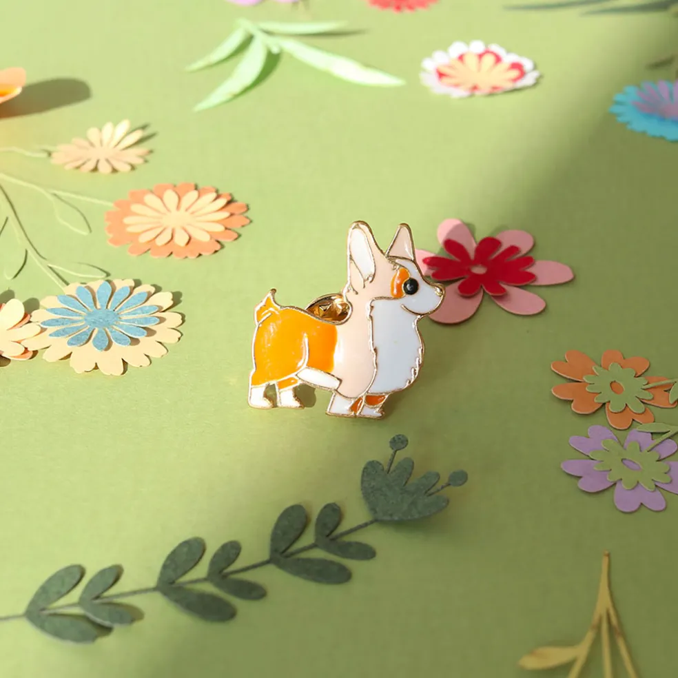 Broche pin's émaillé corgi