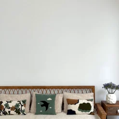 Coussin en coton brodé fleuri écru 30x50cm