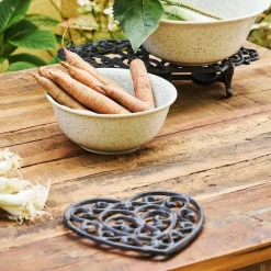 Dessous plat en fonte coeur brun - rhodonea