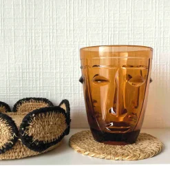 Gobelet visage ambre