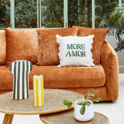 Housse de coussin brodé " More Amor"' en coton écru et vert 45x45cm - Lumi