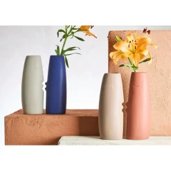 Lot de 2 vases visage en grès indigo et écru h30cm