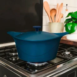 L'incroyable Cocotte myrtille d24cm avec poignée en métal