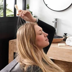 Masseur de tête manche en bois