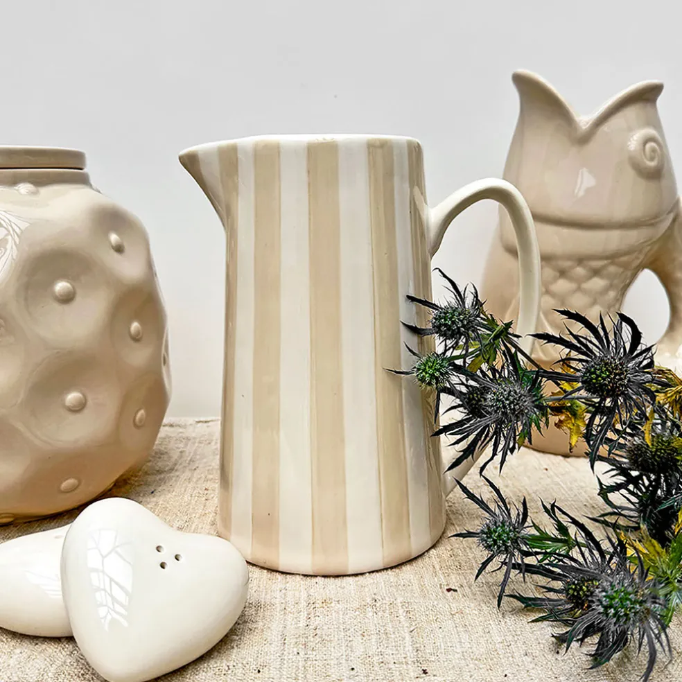 Pichet en céramique rayé blanc et sable 1L