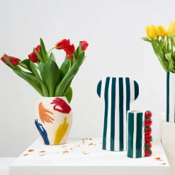 Vase en porcelaine émeraude et rouge fraise h18.5cm - Mocoa