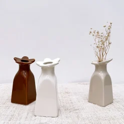 Vase soliflore en faïence sable h11cm